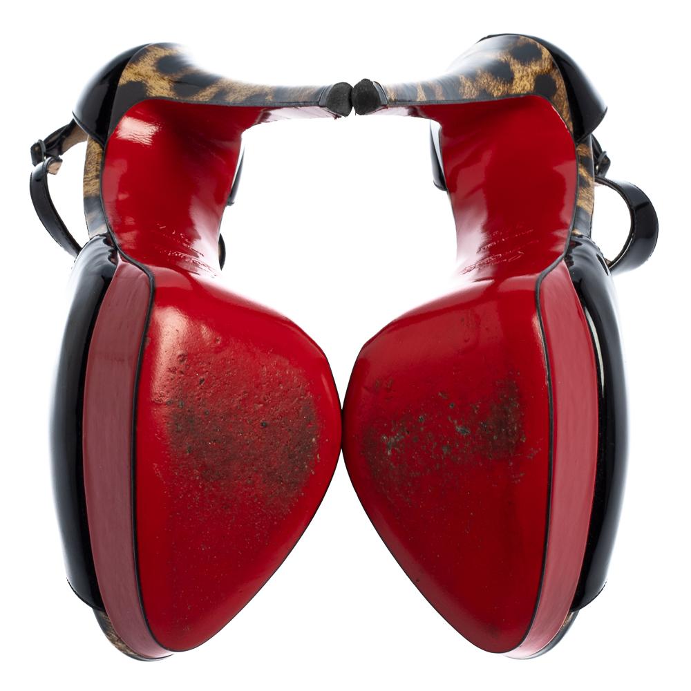 Christian Louboutin Brevetto nero Jilopa T Strap Piattaforma Sandali Taglia 37,5 In condizioni buone a Dubai, Al Qouz 2