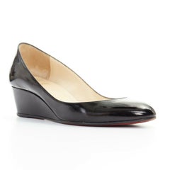 CHRISTIAN LOUBOUTIN cuir verni noir bout en amande kitten wedge heel EU36