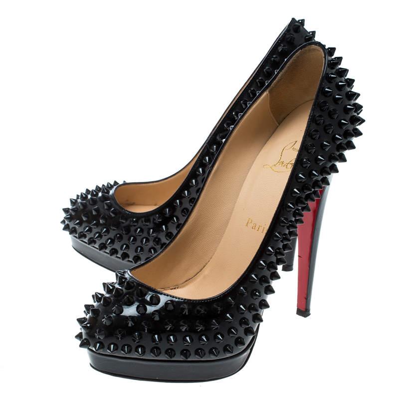 Christian Louboutin Alti Spikes Platform Pumps en cuir verni noir Taille 37.5 État moyen à Dubai, Al Qouz 2