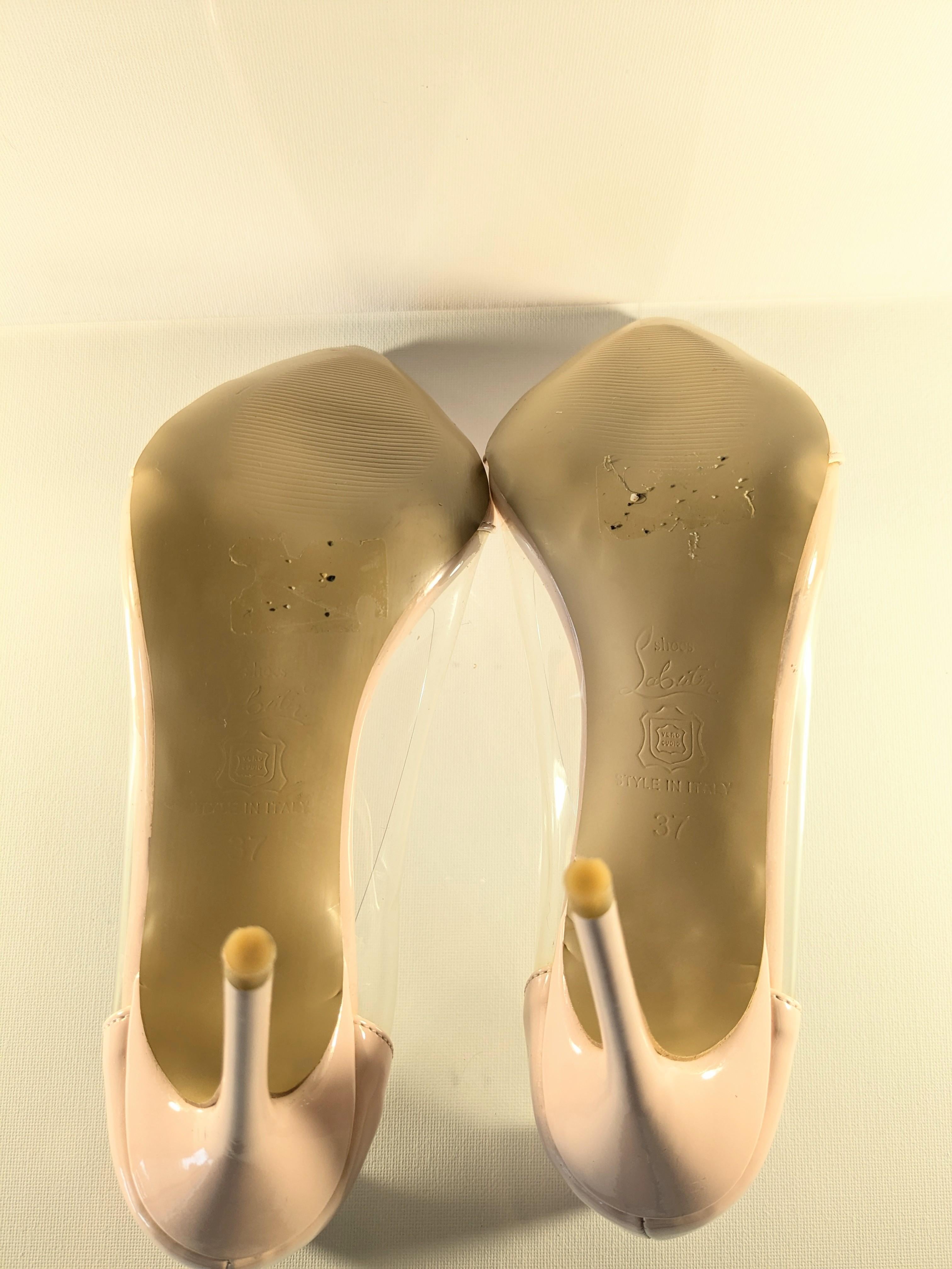 Christian Louboutin Pumps a punta in vernice nera e PVC Cosmo Taglia 38 in vendita 7