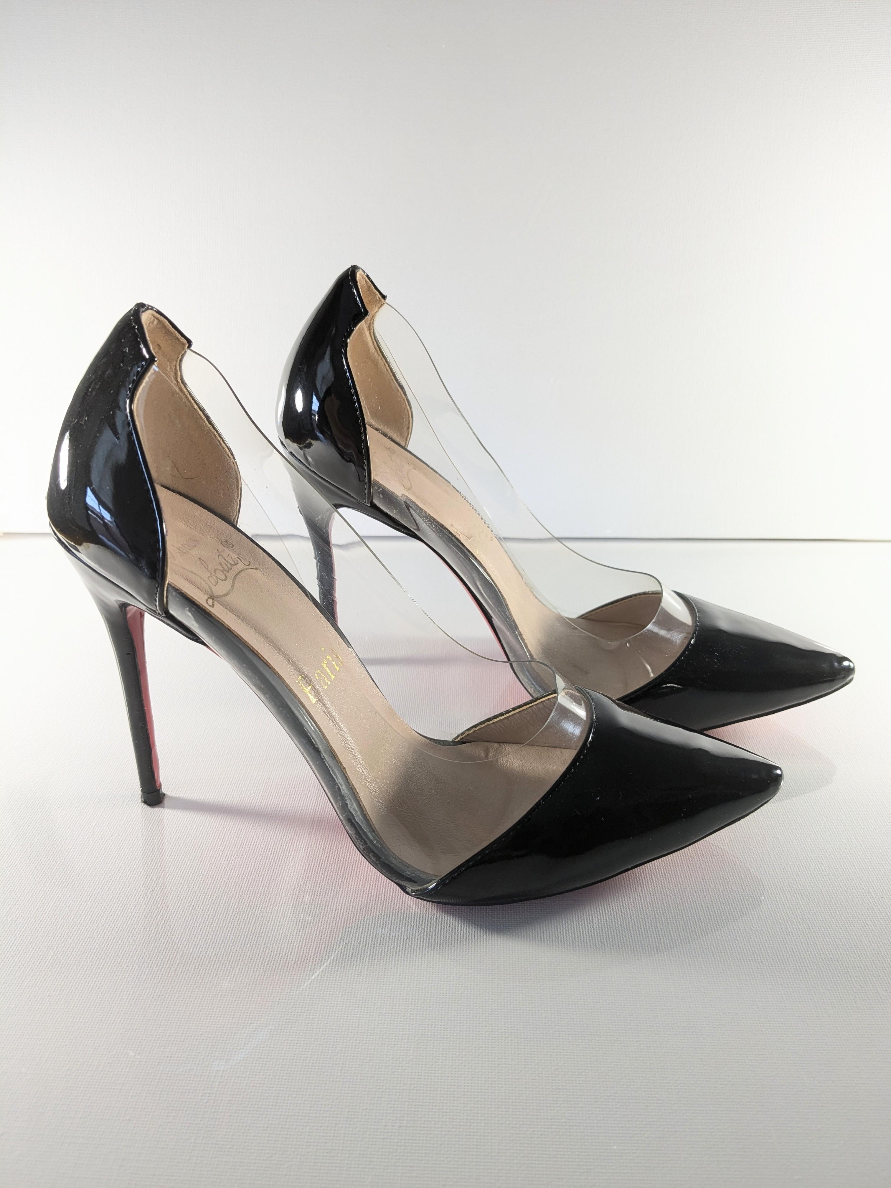 Christian Louboutin Pumps a punta in vernice nera e PVC Cosmo Taglia 38 In condizioni buone in vendita a  Bilbao, ES