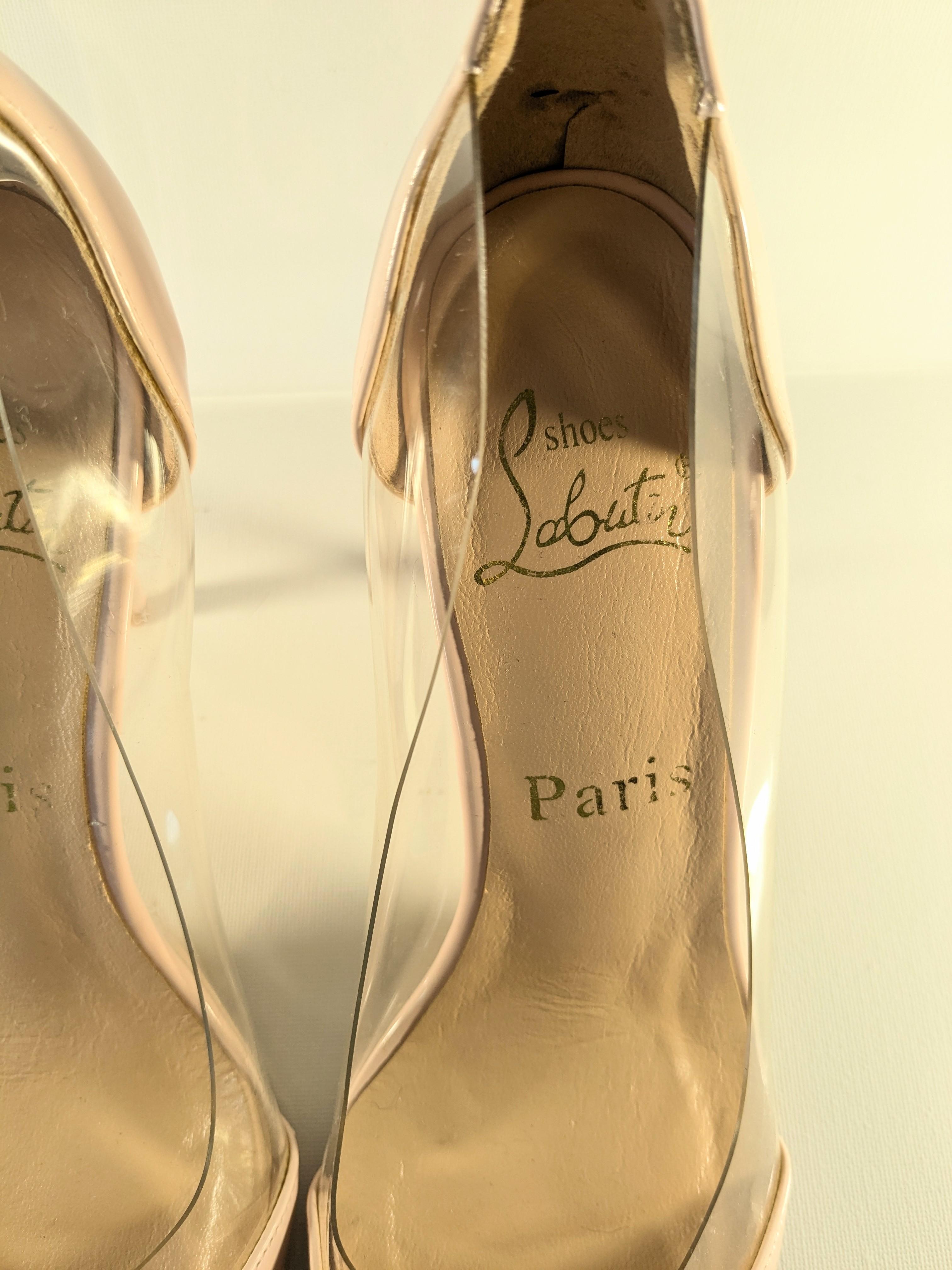 Christian Louboutin Pumps a punta in vernice nera e PVC Cosmo Taglia 38 in vendita 3