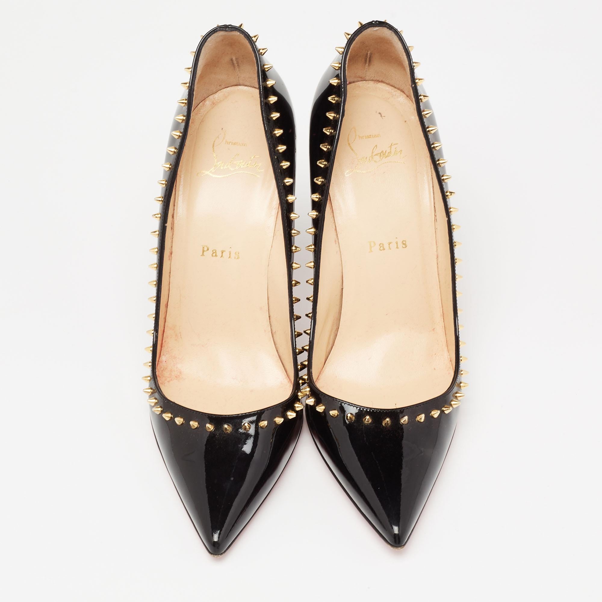 Always setting a benchmark for beautiful footwear, Christian Louboutin introduces another creation from its enormous collection. These Anjalina pumps look exclusively gorgeous with spike embellishments, pointed toes, and slim heels. Crafted with