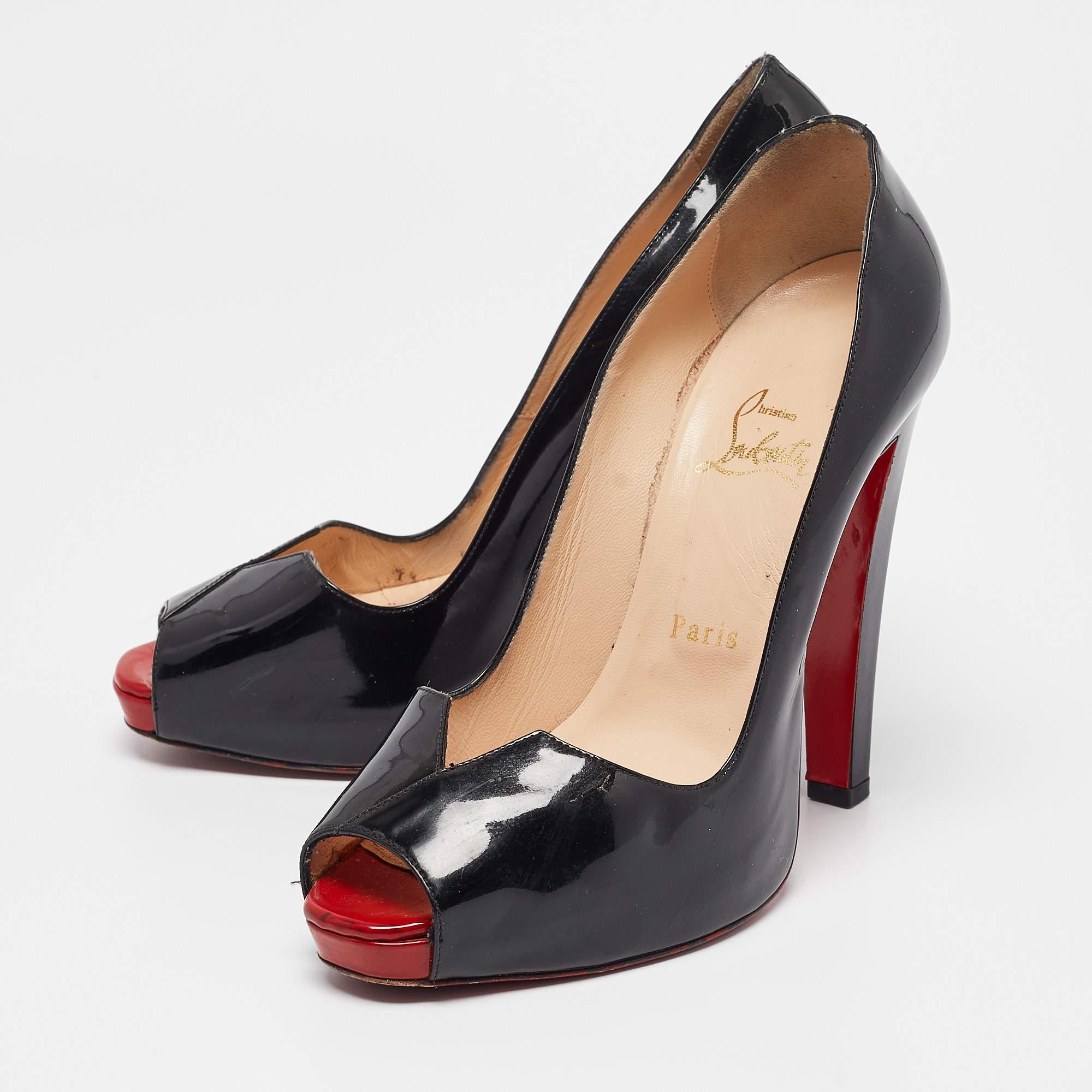 Setzen Sie mit diesen Designer-Pumps ein schickes Stil-Statement. Mit ihren robusten Absätzen und strapazierfähigen Sohlen sind sie perfekt für Ihre modischen Ausflüge