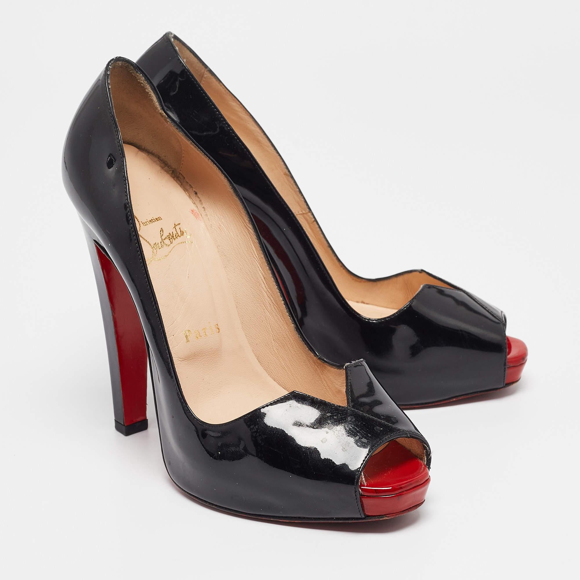 Christian Louboutin Schwarze Lackleder Carroseria Peep Toe Pumps Größe 39 Damen im Angebot