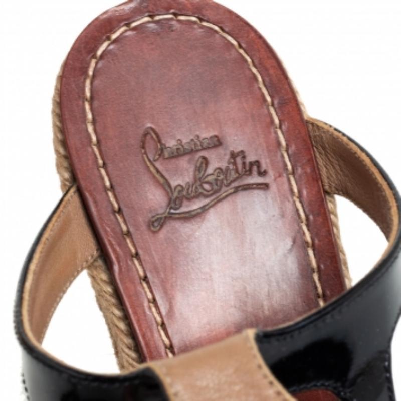 Nero Christian Louboutin Sandali con zeppa in vernice nera taglia 36 in vendita
