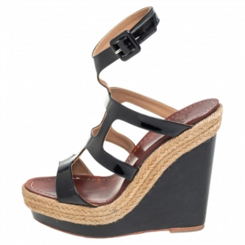 Christian Louboutin Sandali con zeppa in vernice nera taglia 36 In condizioni buone in vendita a Dubai, Al Qouz 2