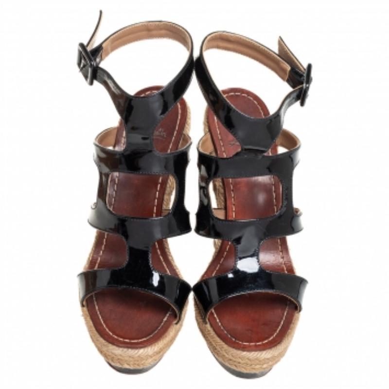 Christian Louboutin Sandali con zeppa in vernice nera taglia 36 in vendita 1