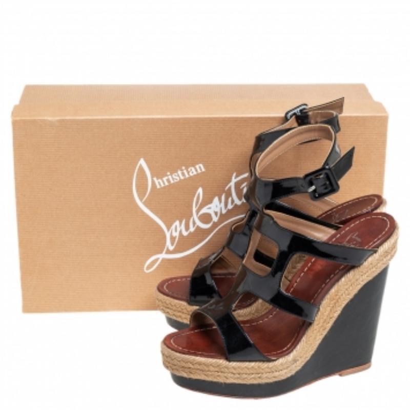 Christian Louboutin Sandali con zeppa in vernice nera taglia 36 in vendita 3