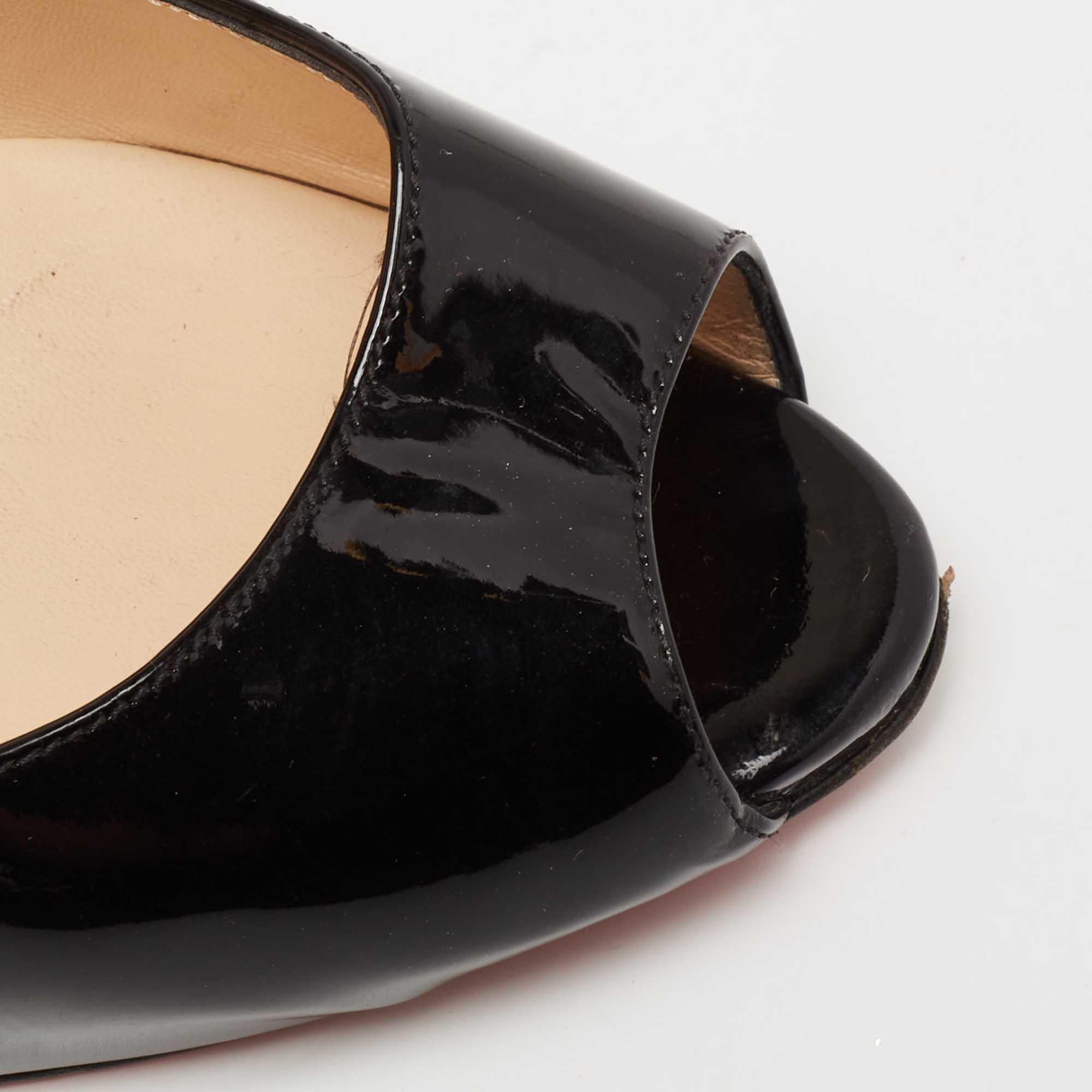Women's Christian Louboutin Black Patent Leather Flo Peep-Toe Pumps Size 39.5 For Sale