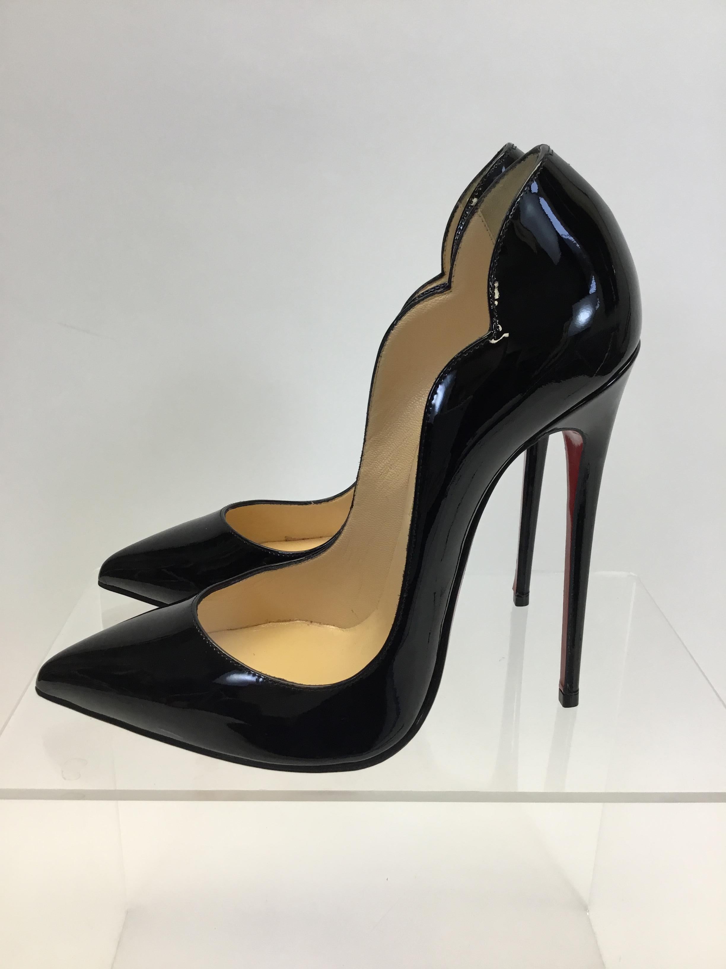 Christian Louboutin Black Patent Leather Heels In New Condition For Sale In Narberth, PA