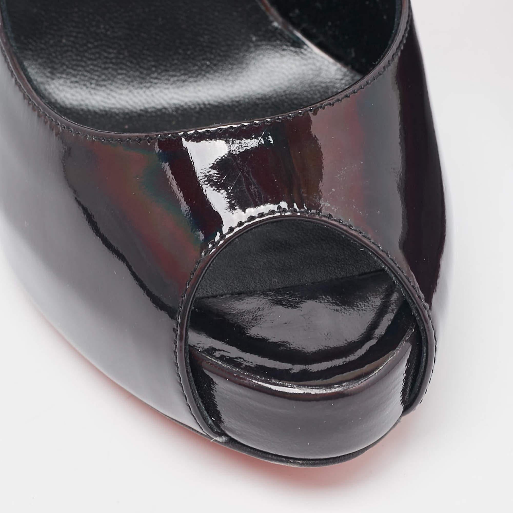 Christian Louboutin Noir cuir verni Hot Chick Slingback Pumps Size 35 en vente 4