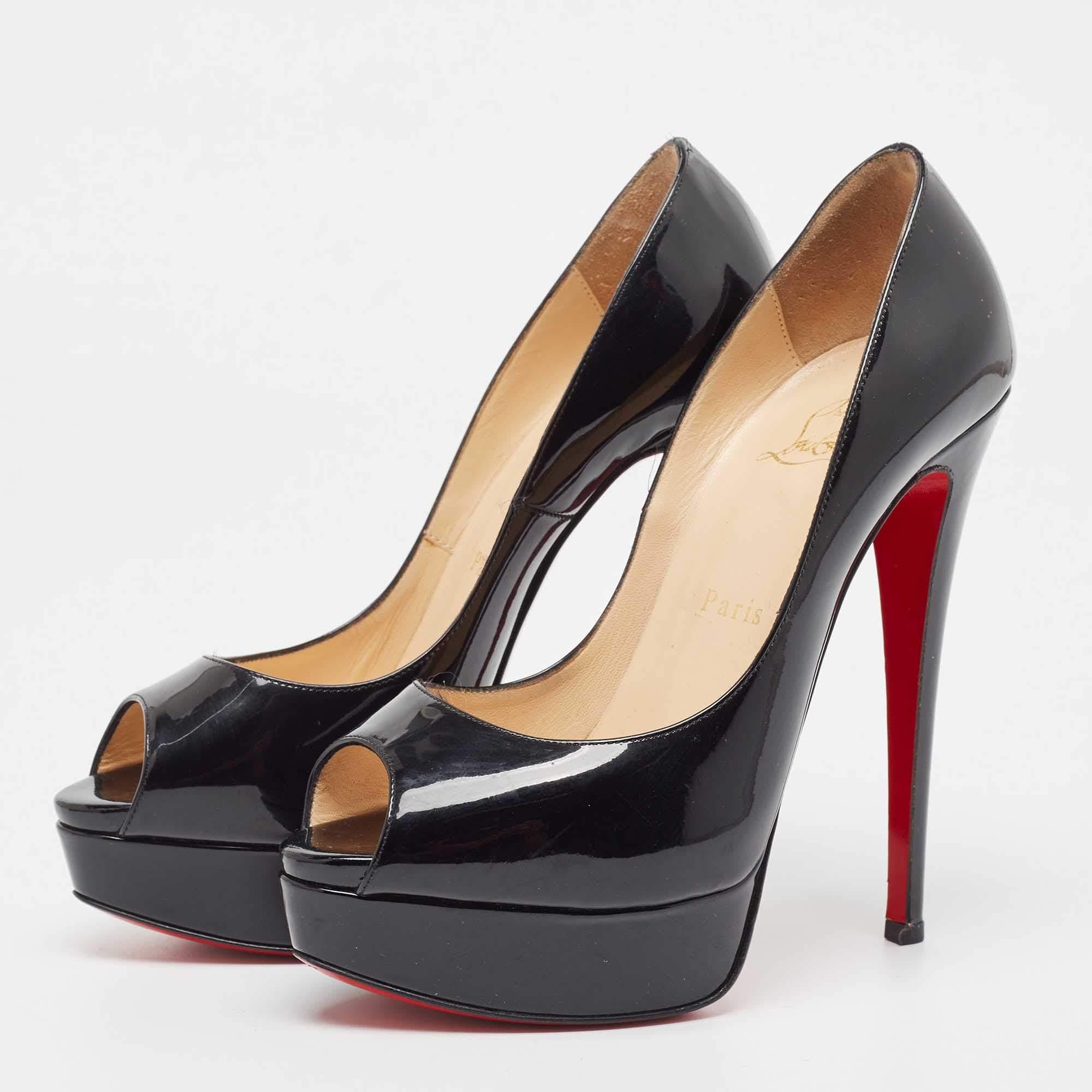 Stand out from the crowd with this pair of Christian Louboutin pumps that exude high fashion with class. Crafted from patent leather, this is a creation from their Lady Peep collection. It features a black shade with peep toes and a glossy exterior.