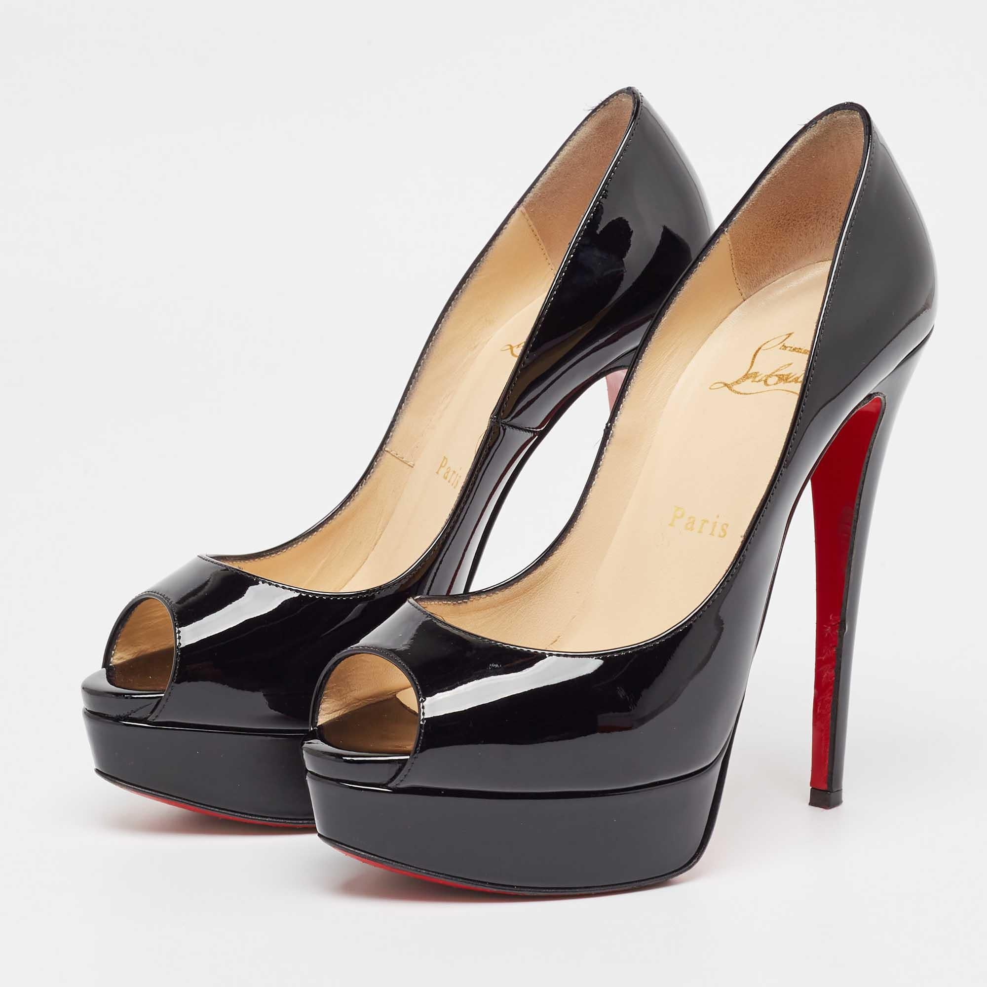 Make a chic style statement with these designer pumps. They showcase sturdy heels and durable soles perfect for your fashionable outings
