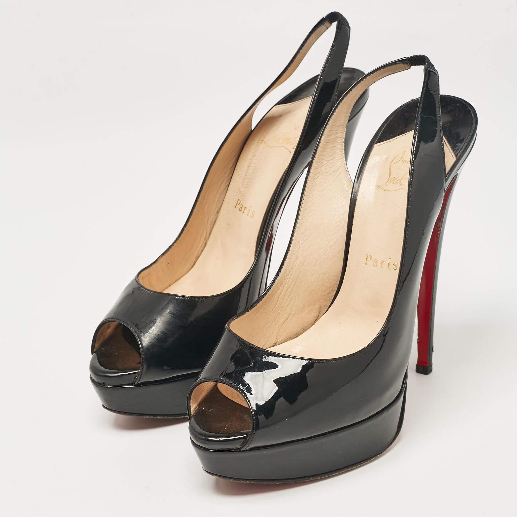 Setzen Sie mit diesen Designer-Pumps ein schickes Stil-Statement. Mit ihren robusten Absätzen und strapazierfähigen Sohlen sind sie perfekt für Ihre modischen Ausflüge