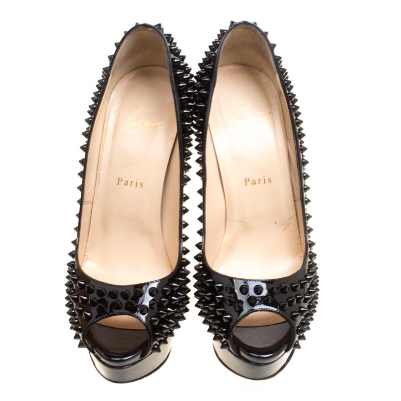 Reflecting one of the latest trends of the season, this pair of pumps from the footwear designer Christian Louboutin is crafted with sparkling studs on the surface that impart a stylish appearance to the look. Constructed from patent leather, these