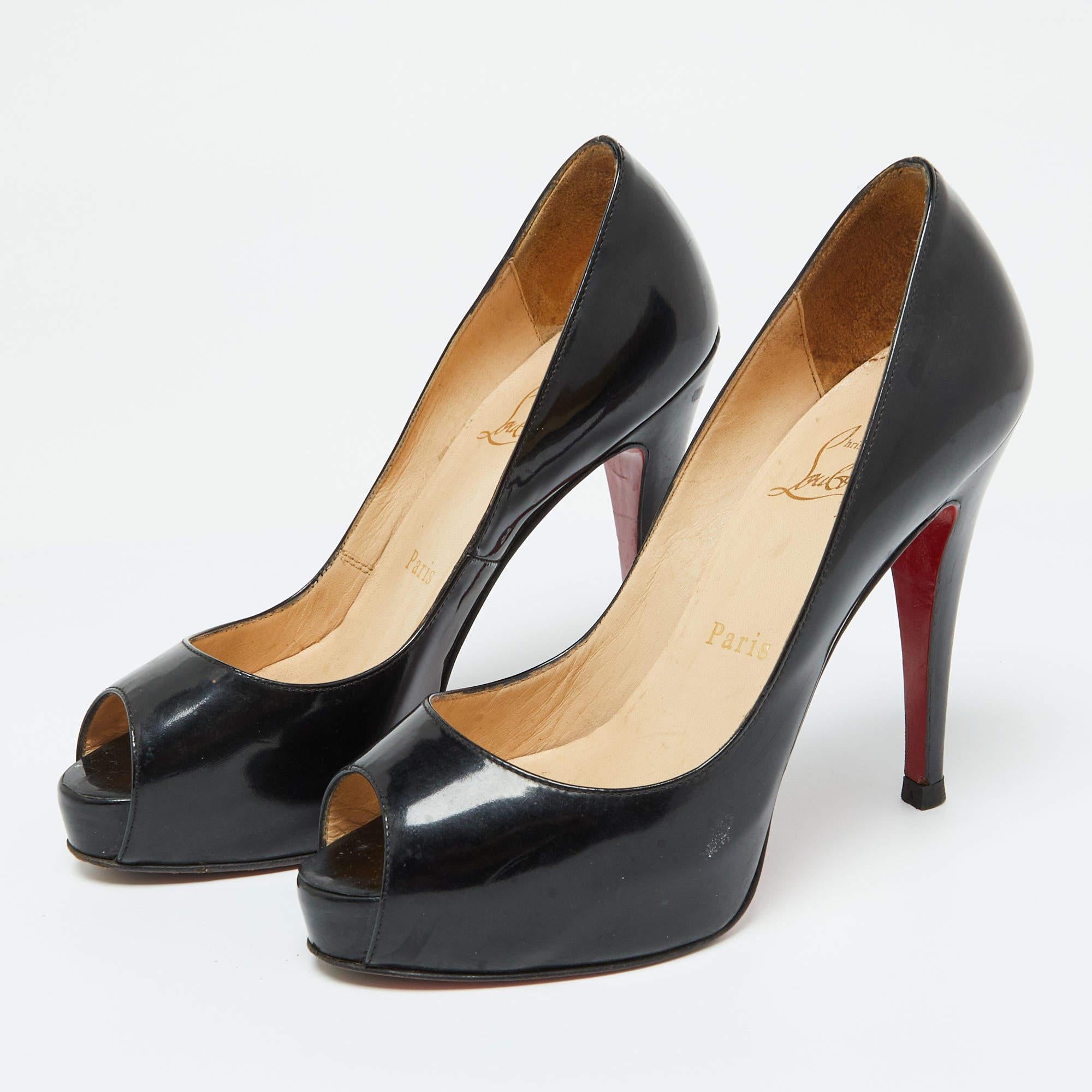 Stand out from the crowd with this pair of Christian Louboutin pumps that exude high fashion with class. Crafted from patent leather this is a creation from their Lady Peep collection. It features a black shade with peep toes and a glossy exterior.