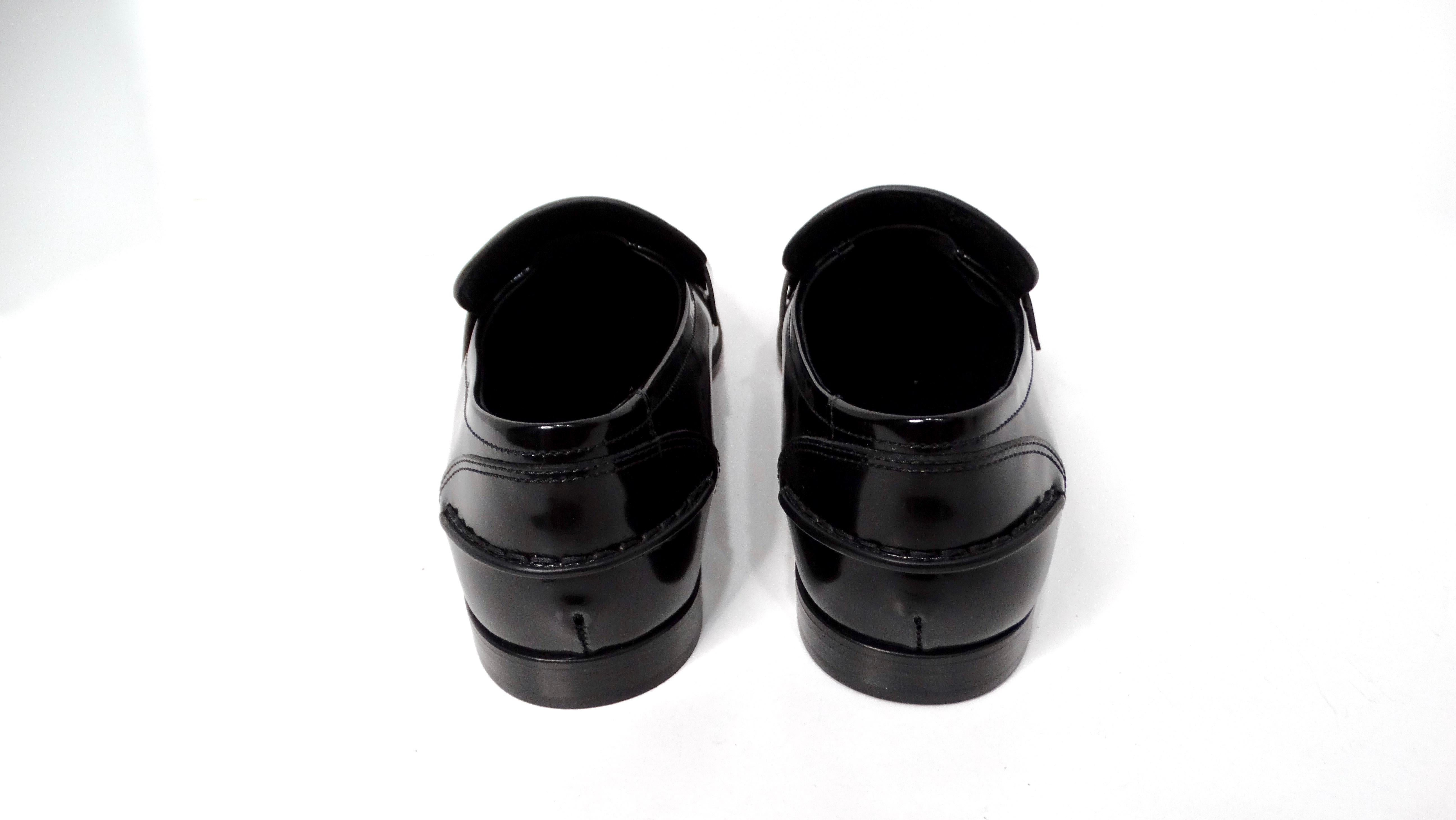 Donna Christian Louboutin Mocassini piatti con logo in vernice nera in vendita