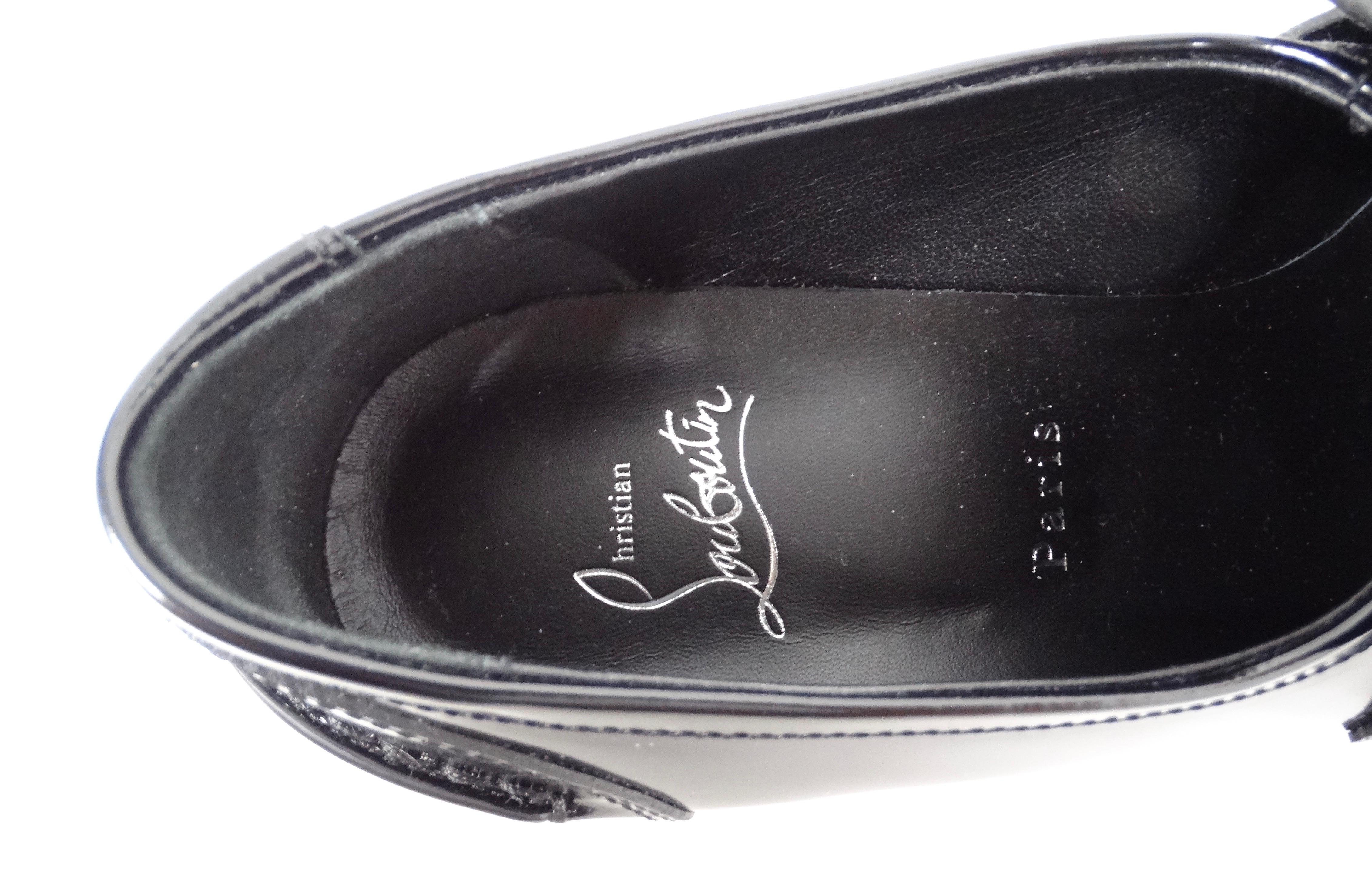 Christian Louboutin Mocassini piatti con logo in vernice nera in vendita 2