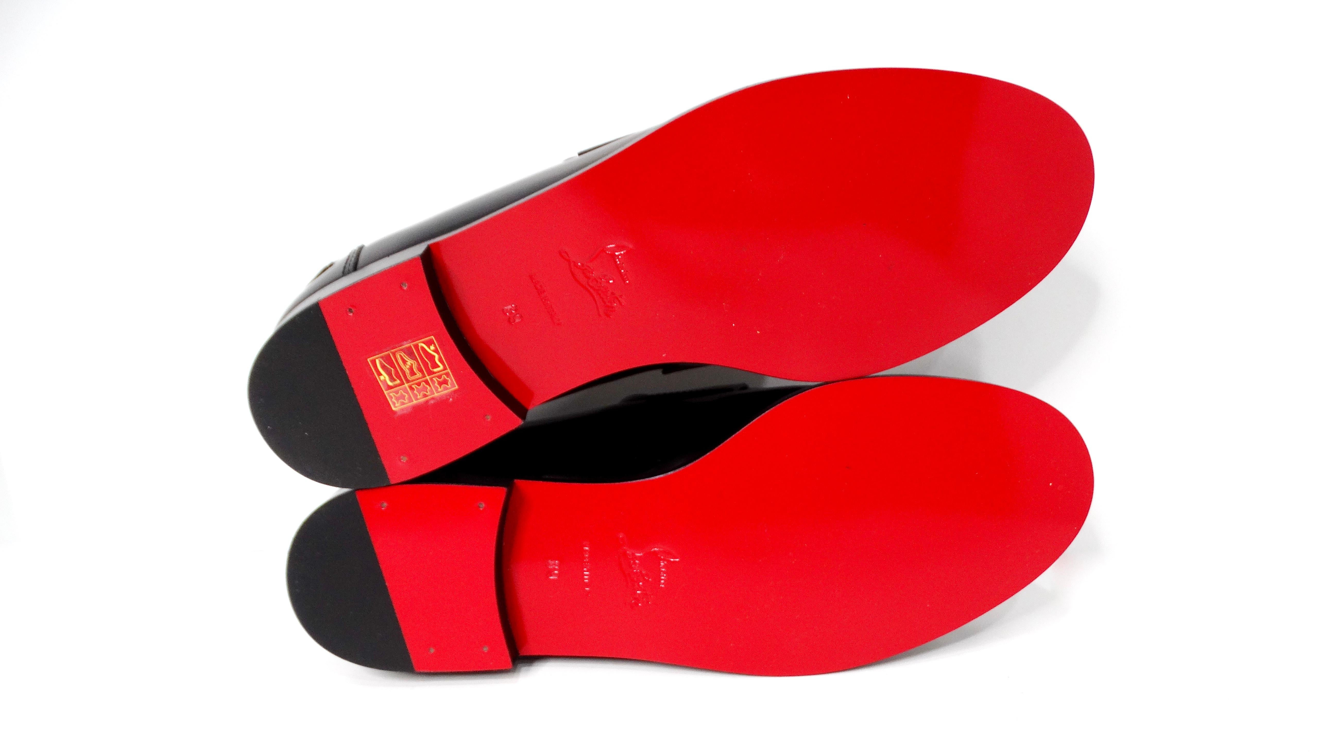 Christian Louboutin Mocassini piatti con logo in vernice nera in vendita 3