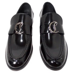 Christian Louboutin Mocassini piatti con logo in vernice nera