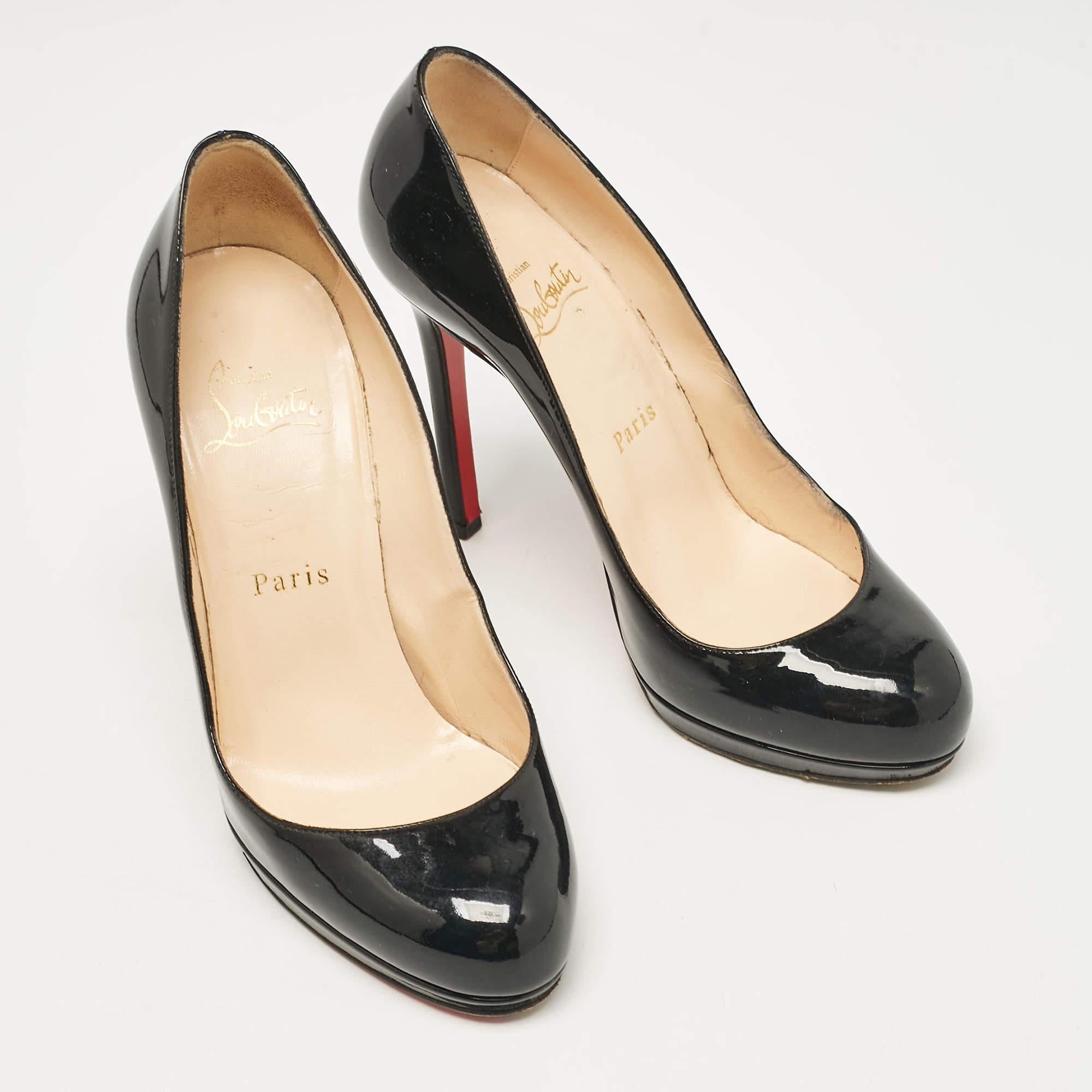Christian Louboutin - Escarpins simples en cuir verni noir, état neuf, taille 37 État moyen - En vente à Dubai, Al Qouz 2