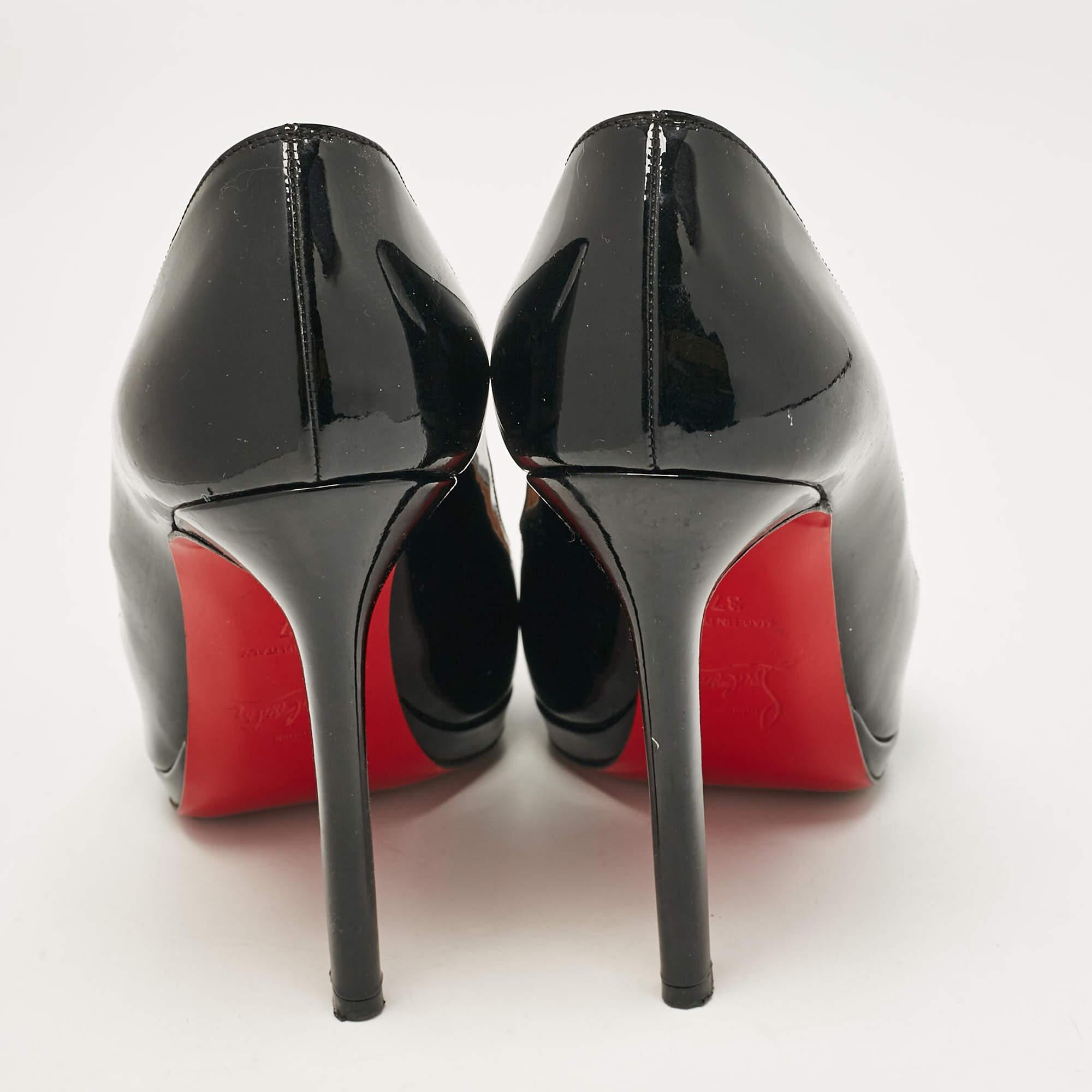 Christian Louboutin - Escarpins simples en cuir verni noir, état neuf, taille 37 Pour femmes en vente