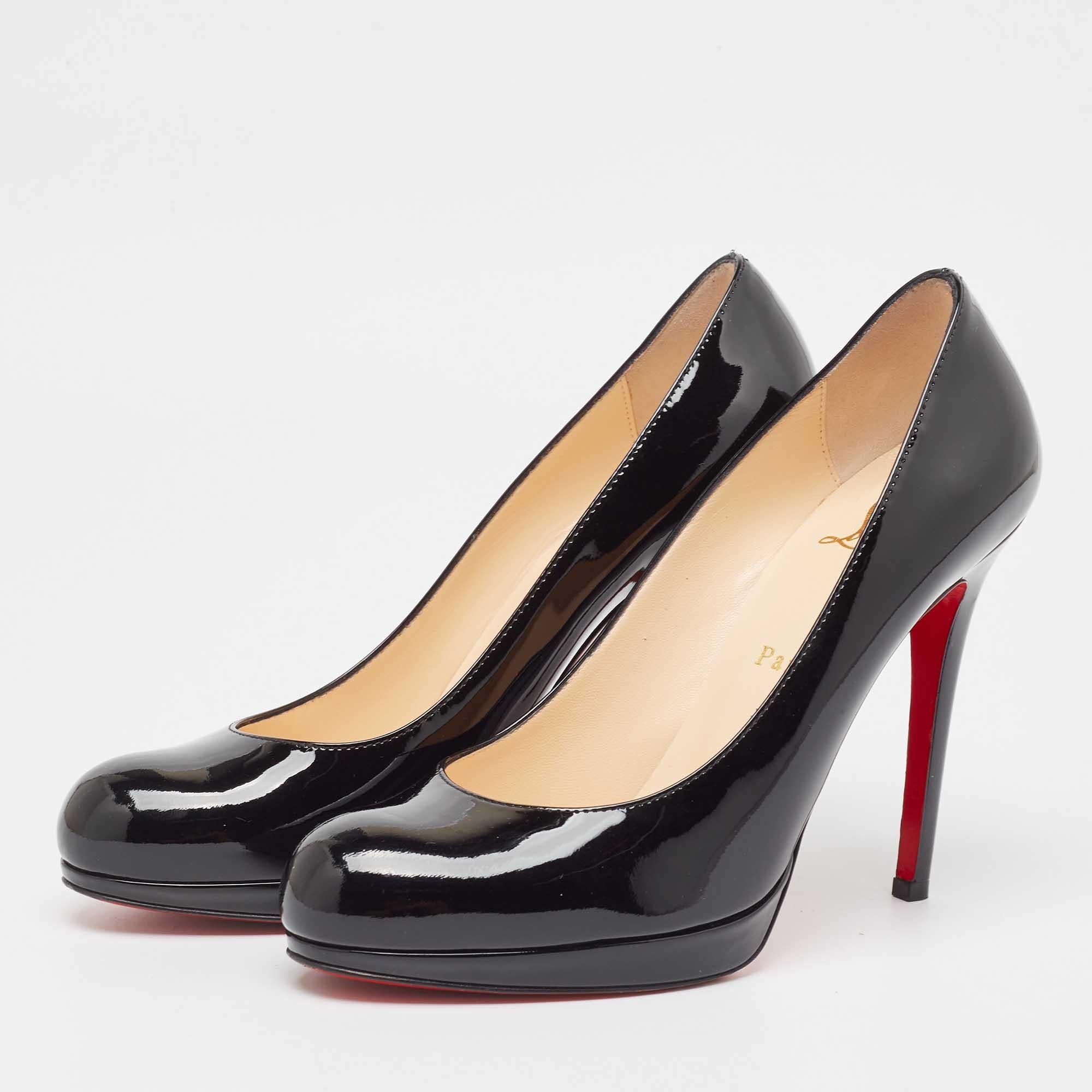 Haz una declaración de estilo chic con estos zapatos de salón de diseño. Presentan tacones robustos y suelas duraderas, ¡perfectos para tus salidas a la moda!