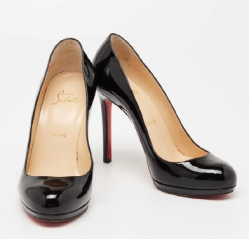 Christian Louboutin Black Patent Leather New Simple Pumps Size 38 In Good Condition For Sale In Dubai, Al Qouz 2