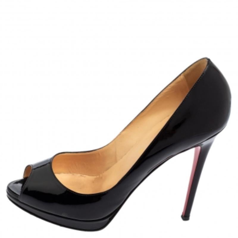 Nero Christian Louboutin - Pompe in vernice nera con zeppa di pelle taglia 40 in vendita