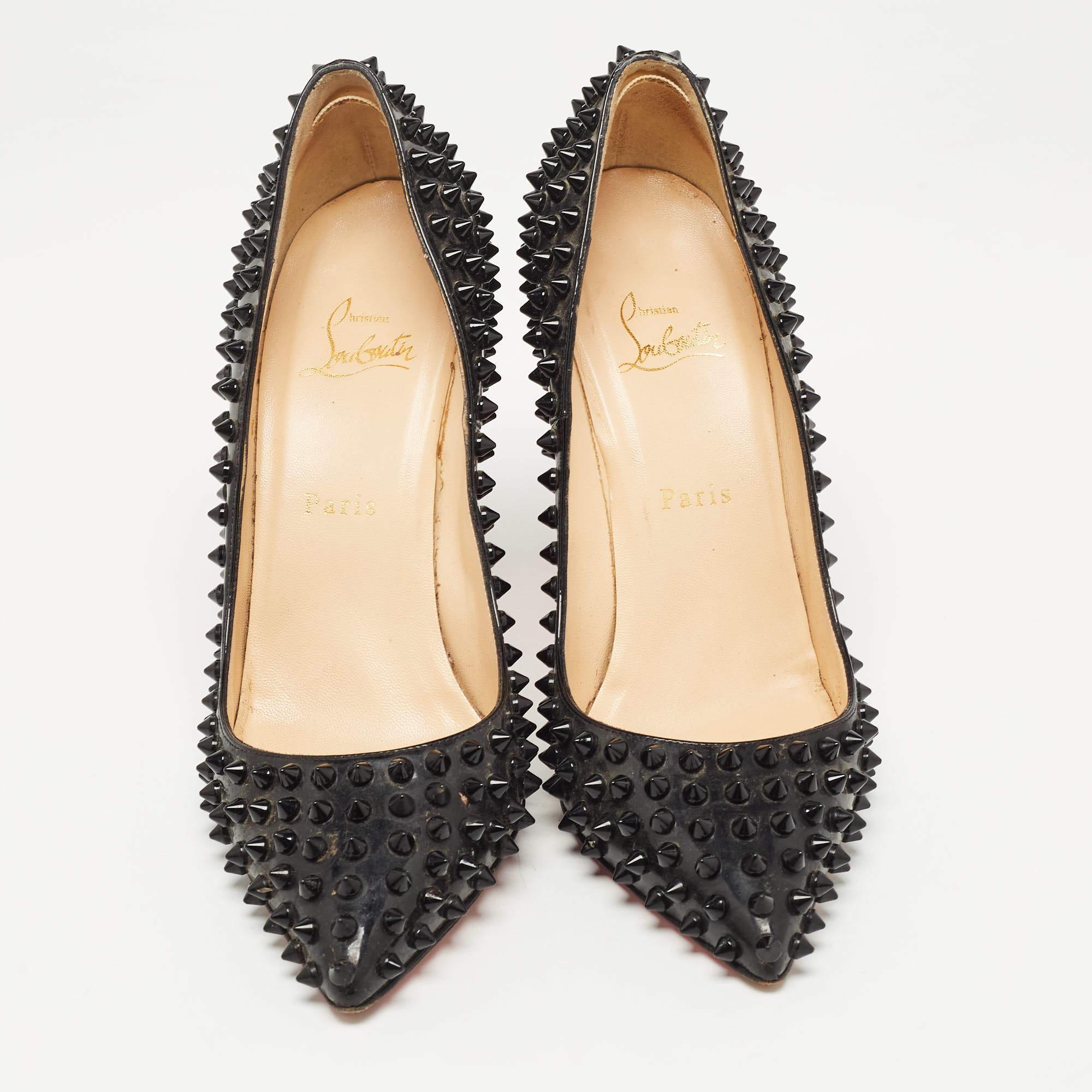 Crafted in a classy hue, we love these Christian Louboutin pumps. Designed to make a statement, they have a sleek silhouette and a nice fit. Wear yours under maxi skirts for a peek of glamour, or let them shine with cropped hemlines.

