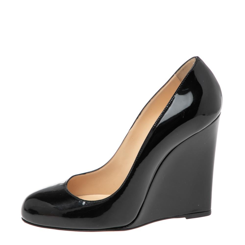 These black pumps from Christian Louboutin flaunt a classic design and are a must-have for your closet! Made luxuriously from patent leather, they are finished with wedge heels, leather-lined insoles, and rounded toes. A truly fabulous pair to go