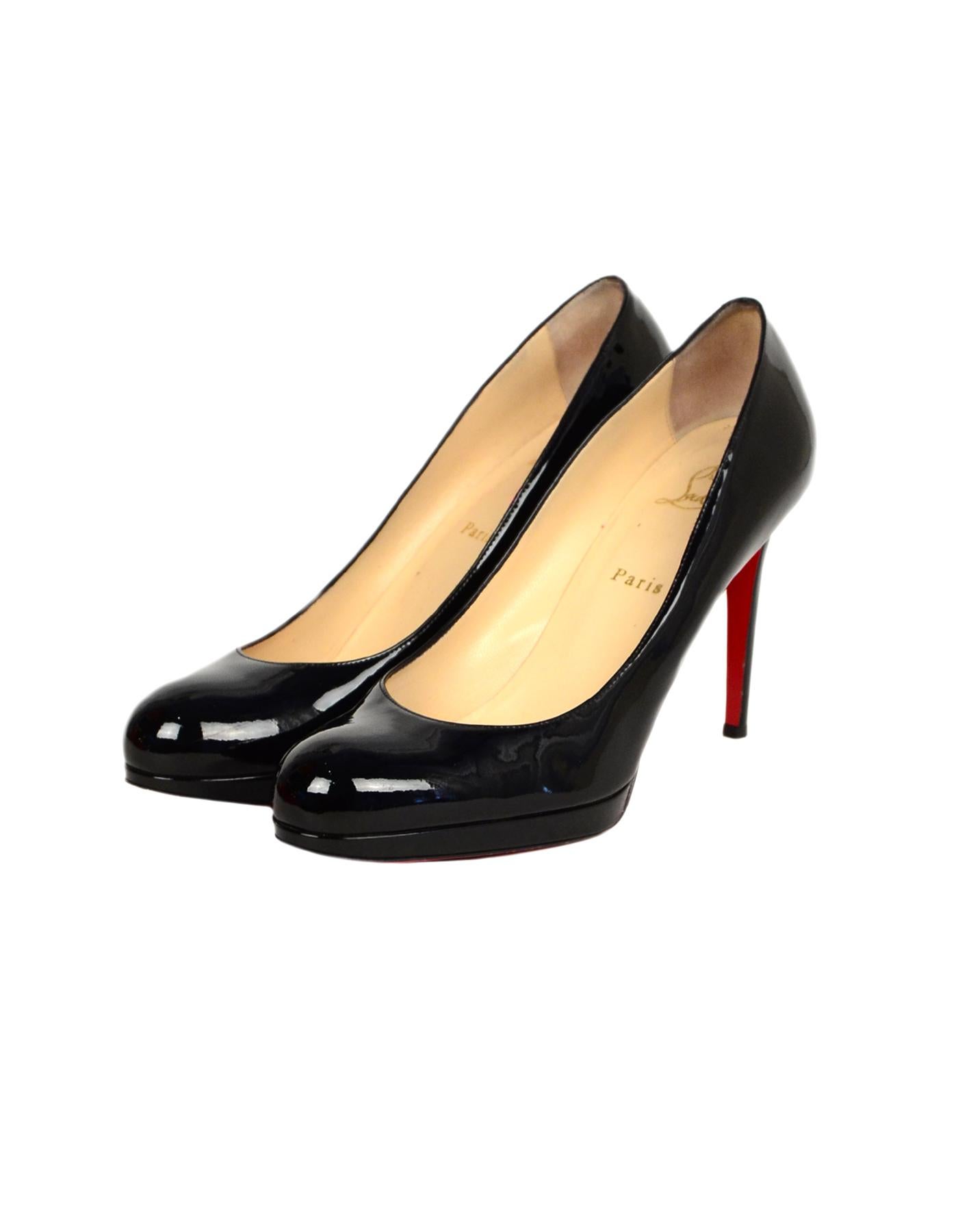 Christian Louboutin Black Patent Leather Simple Pump Sz 41 W/ DB In Excellent Condition In New York, NY