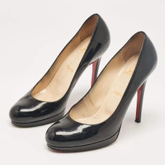 Christian Louboutin Bombas sencillas de charol negro talla 37