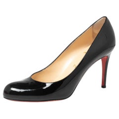 Christian Louboutin Einfache Pumps aus schwarzem Lackleder Größe 40