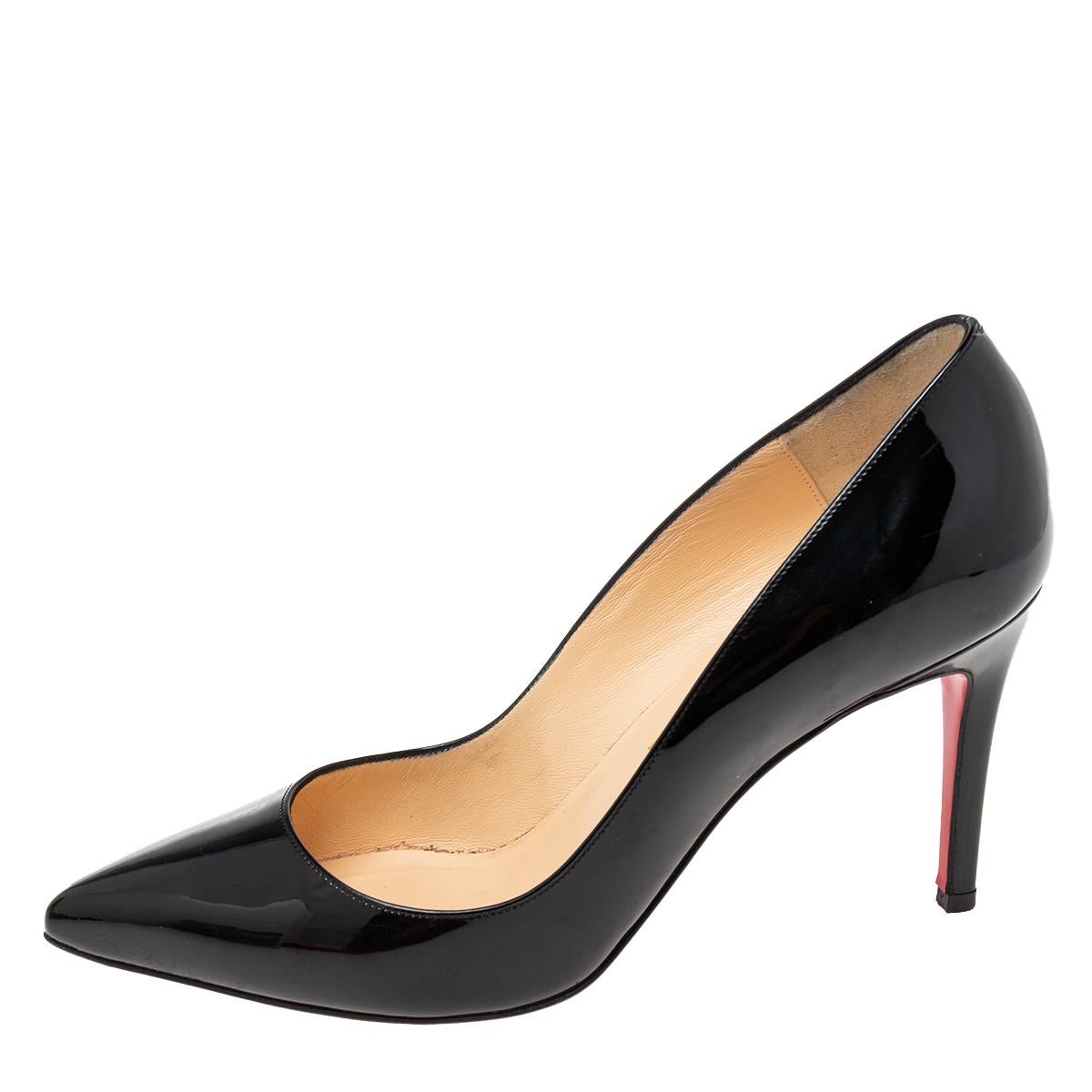 These Kate pumps from Christian Louboutin are iconic and brilliantly created. They were designed with selective features that inherited the brand's signature skill and legacy effortlessly. Made using black patent leather into a jaw-dropping