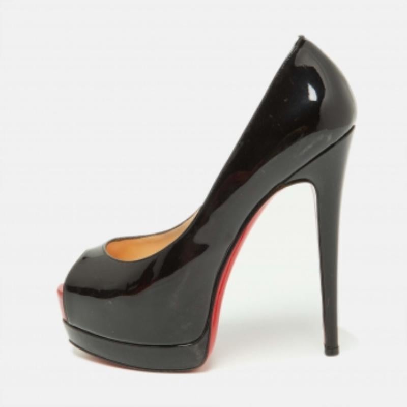 Diese Pumps von Christian Louboutin sind dazu bestimmt, eine geliebte Wahl zu sein. Wunderschön gearbeitet und auf schlanken Absätzen balanciert, heben die Pumps Ihre Füße in einer atemberaubenden Silhouette.