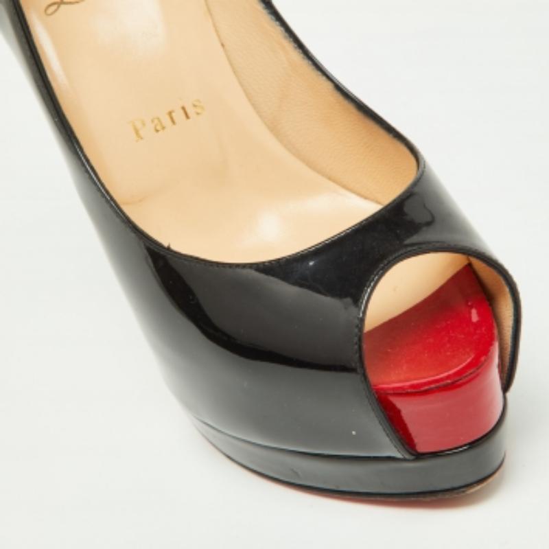 Christian Louboutin Sehr Prive Peep Toe Pumps aus schwarzem Lackleder Größe 36 Damen