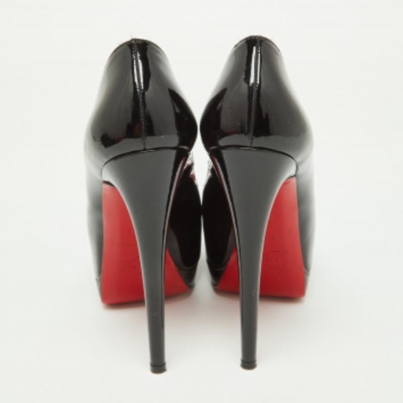 Christian Louboutin Sehr Prive Peep Toe Pumps aus schwarzem Lackleder Größe 36 3