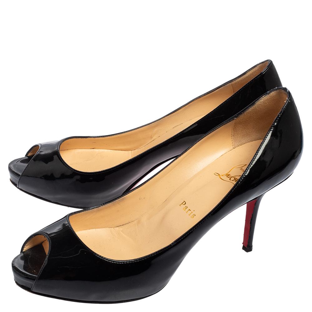 Christian Louboutin Schwarz Lackleder Sehr Prive Peep-Toe Pumps Größe 40,5 im Zustand „Gut“ in Dubai, Al Qouz 2