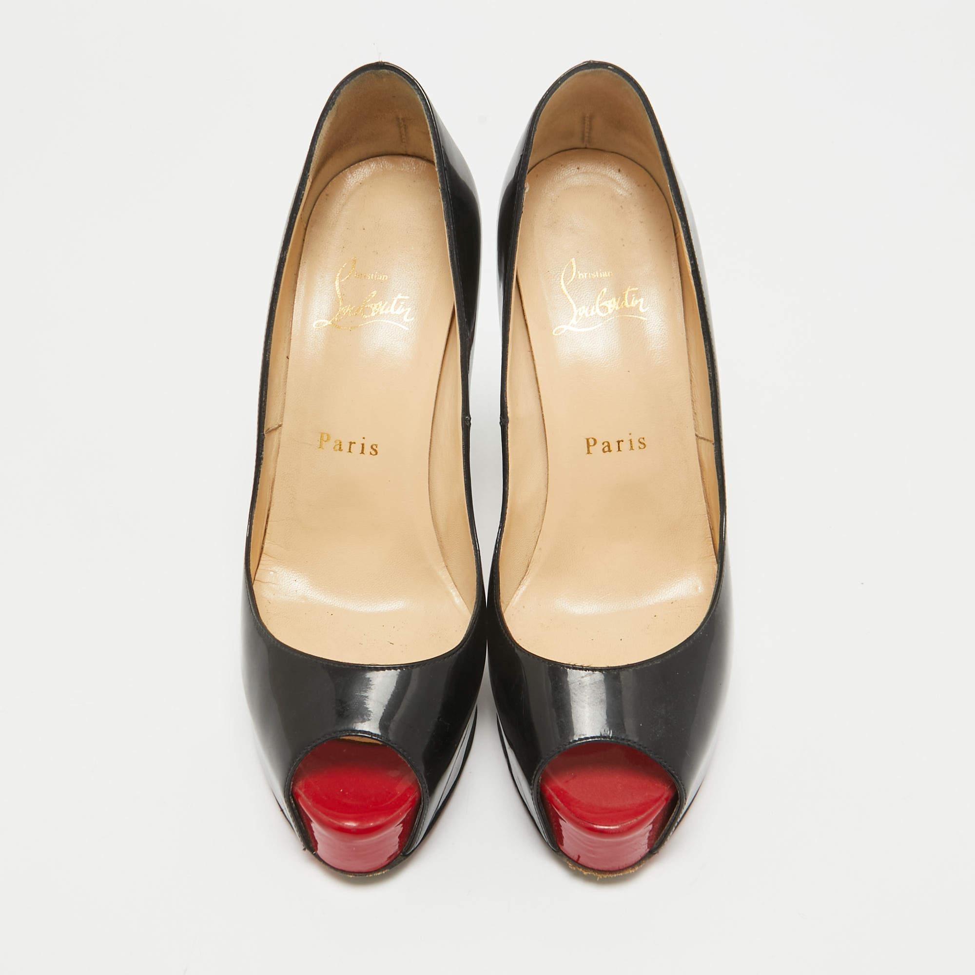 Christian Louboutin Bombas de charol negro Very Prive Talla 38 Negro