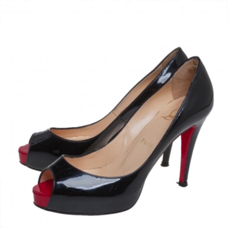 Christian Louboutin Black Patent Leather Very Prive Pumps Size 38 In Fair Condition For Sale In Dubai, Al Qouz 2