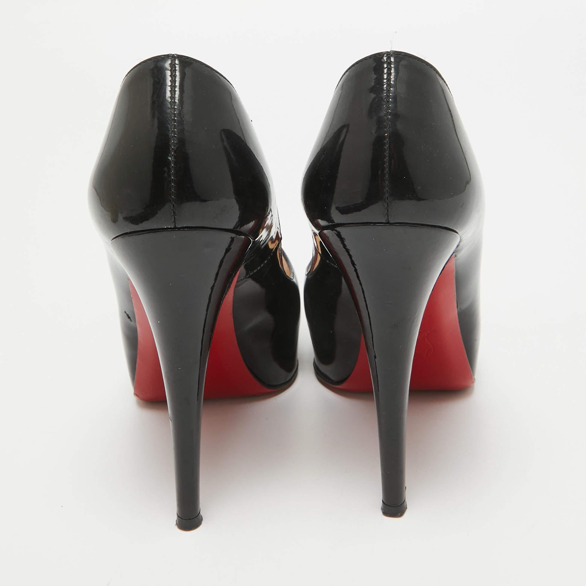 De las mujeres Christian Louboutin Bombas de charol negro Very Prive Talla 38