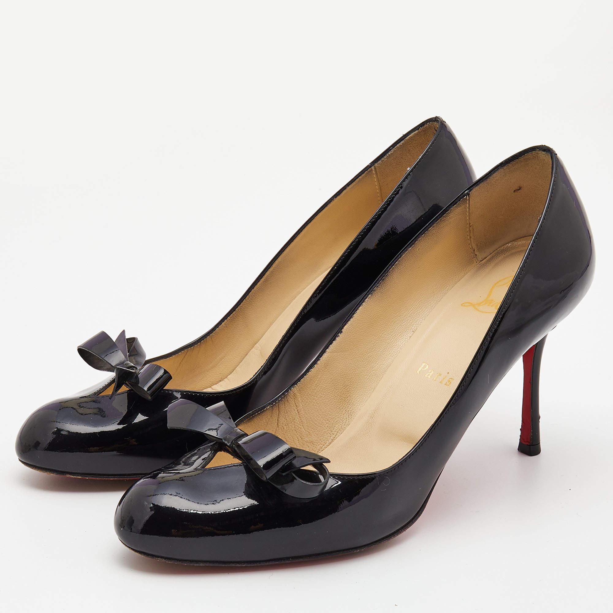 Women's Christian Louboutin Black Patent Leather Vinodo Pumps Size 38.5 For Sale