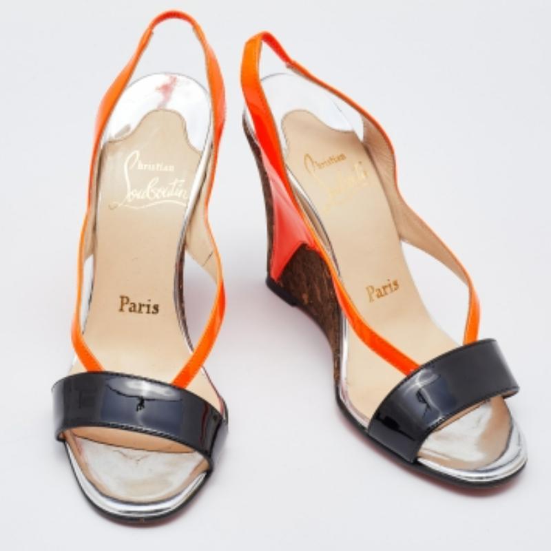 Beige Christian Louboutin Sandali con zeppa Yasmin in vernice nera taglia 37 in vendita