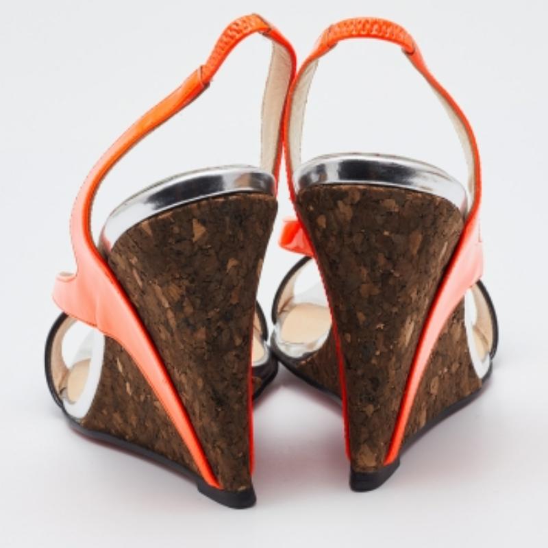 Christian Louboutin Sandali con zeppa Yasmin in vernice nera taglia 37 in vendita 1