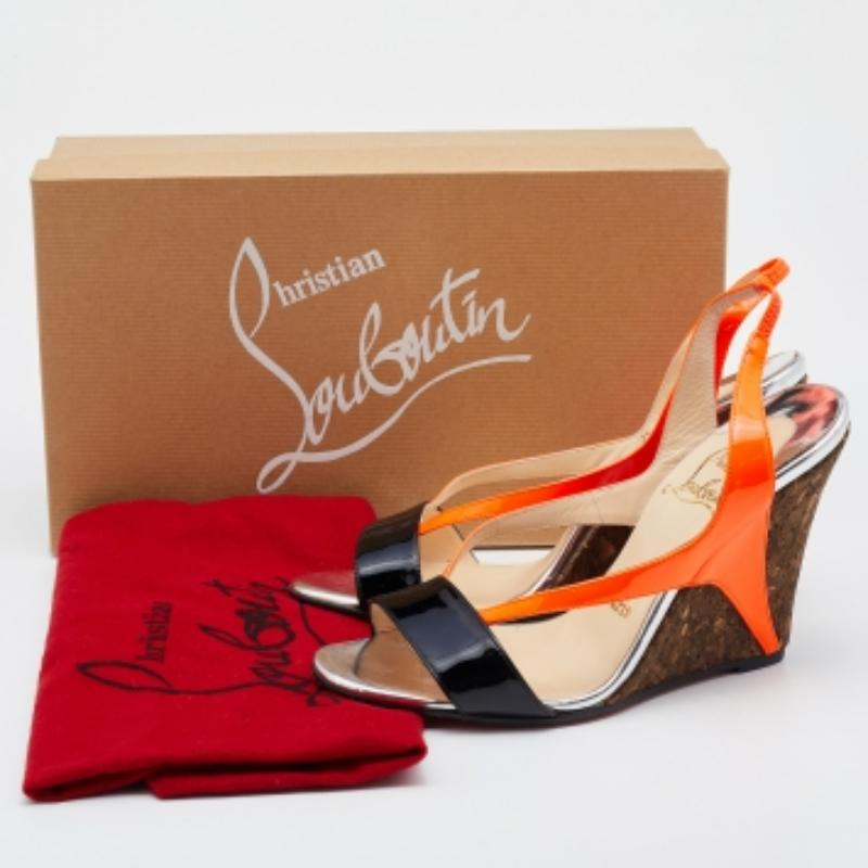 Christian Louboutin Sandali con zeppa Yasmin in vernice nera taglia 37 in vendita 4
