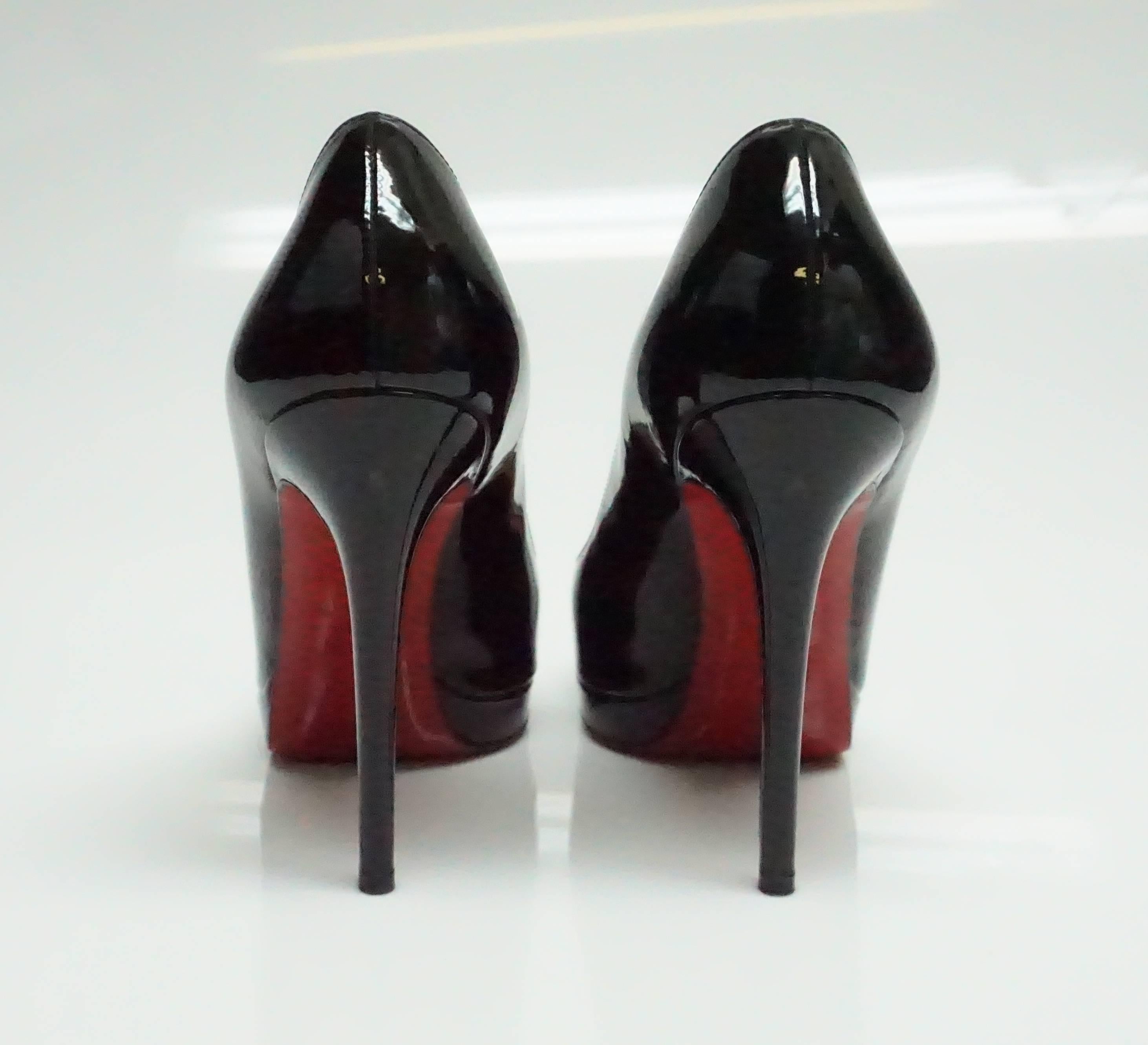 Christian Louboutin Black Patent Pumps - 37 In Excellent Condition In West Palm Beach, FL