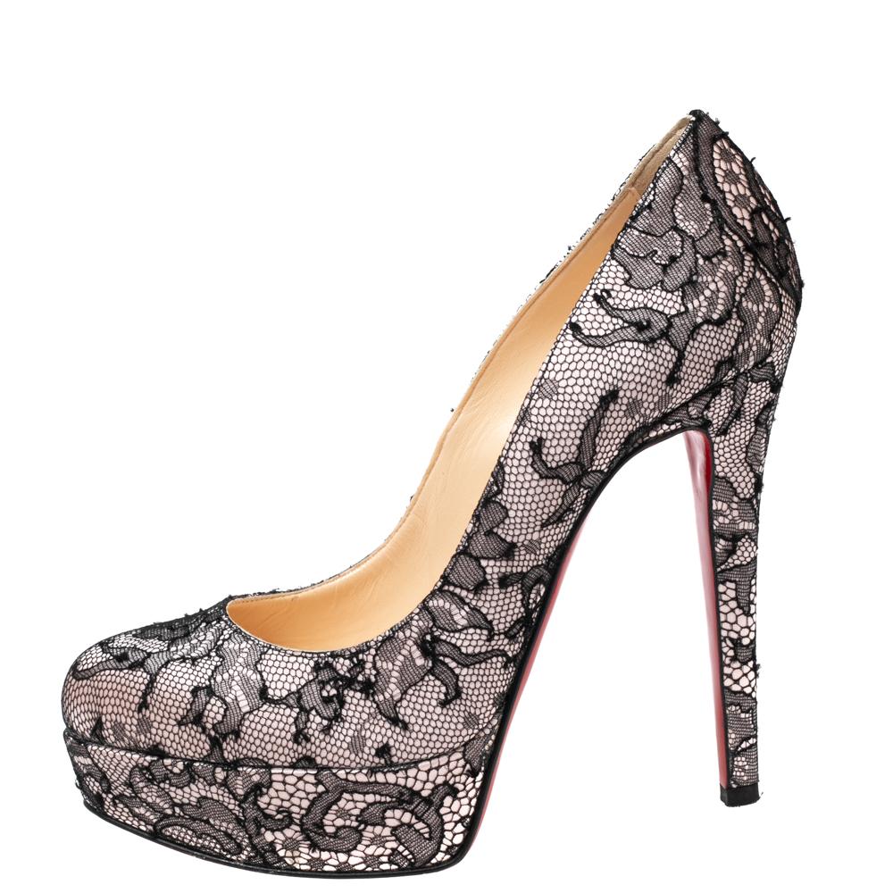 Christian Louboutin Black/Pink Lace and Satin Bianca Pumps Size 35.5 In Good Condition For Sale In Dubai, Al Qouz 2