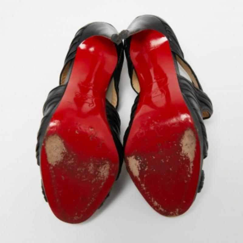 Noir Christian Louboutin Sandales Kashou en cuir plissé noir Taille 38 en vente